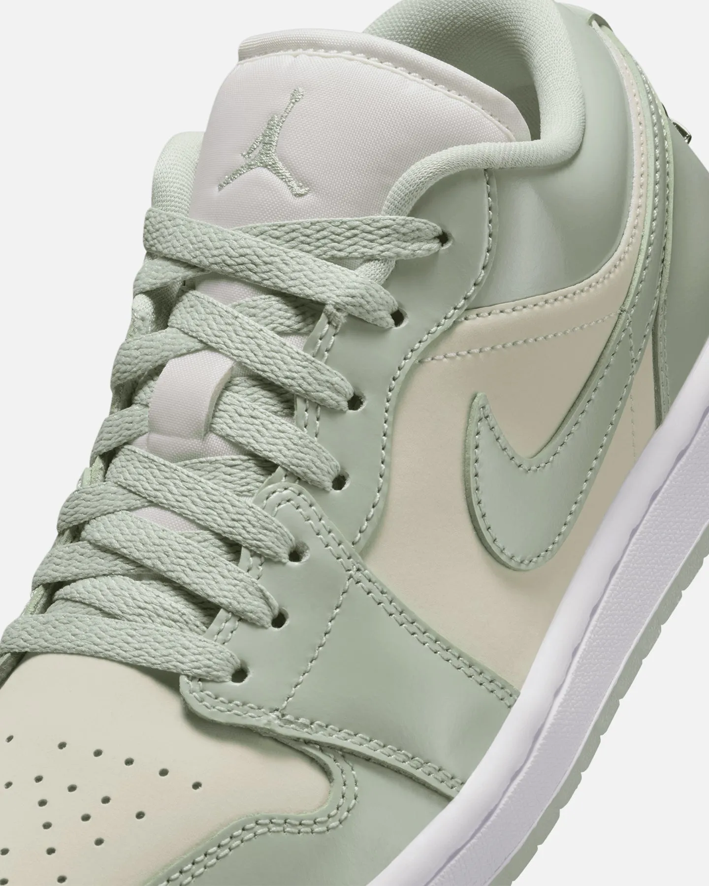 Jordan Women's Air Jordan 1 Low SE Sail/Seafoam Metallic Silver