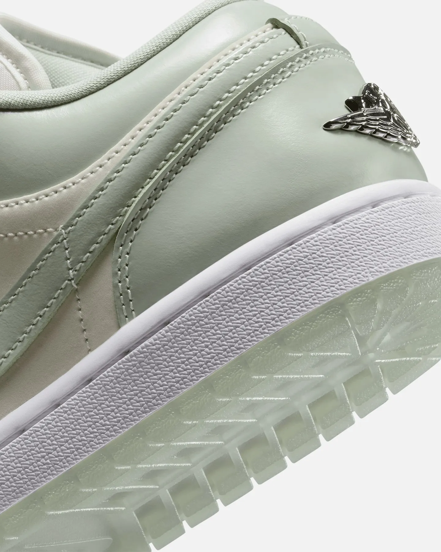 Jordan Women's Air Jordan 1 Low SE Sail/Seafoam Metallic Silver